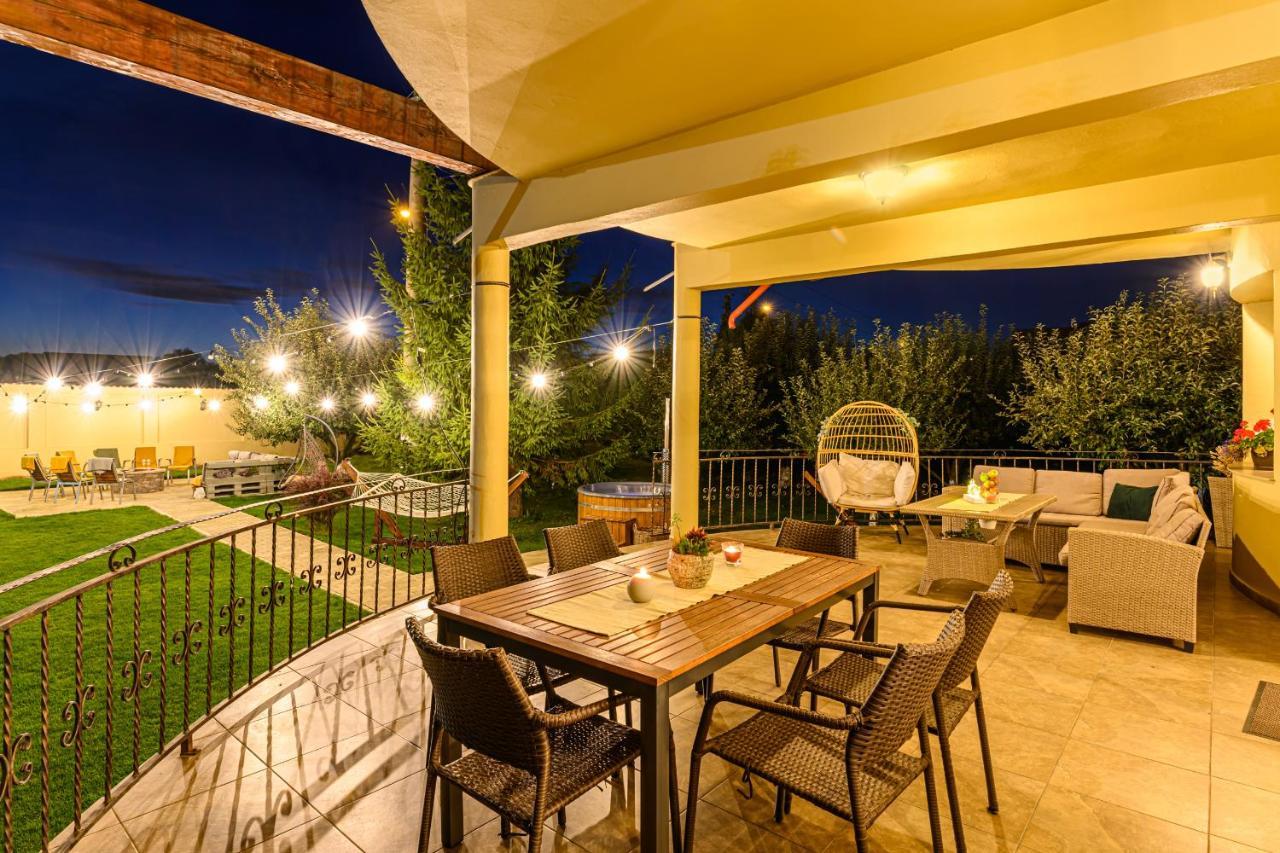 Orchard Villa Braşov Extérieur photo