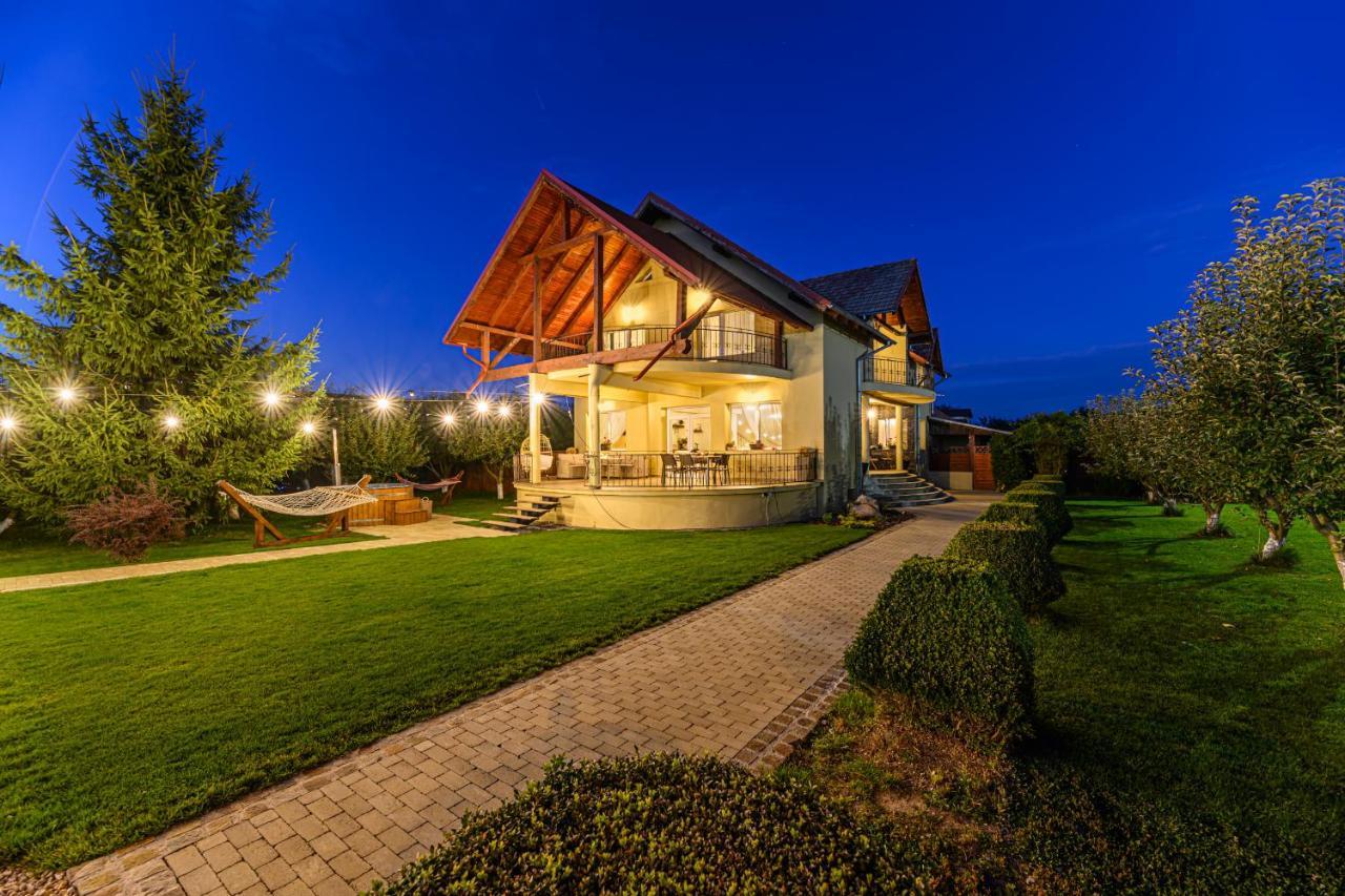 Orchard Villa Braşov Extérieur photo