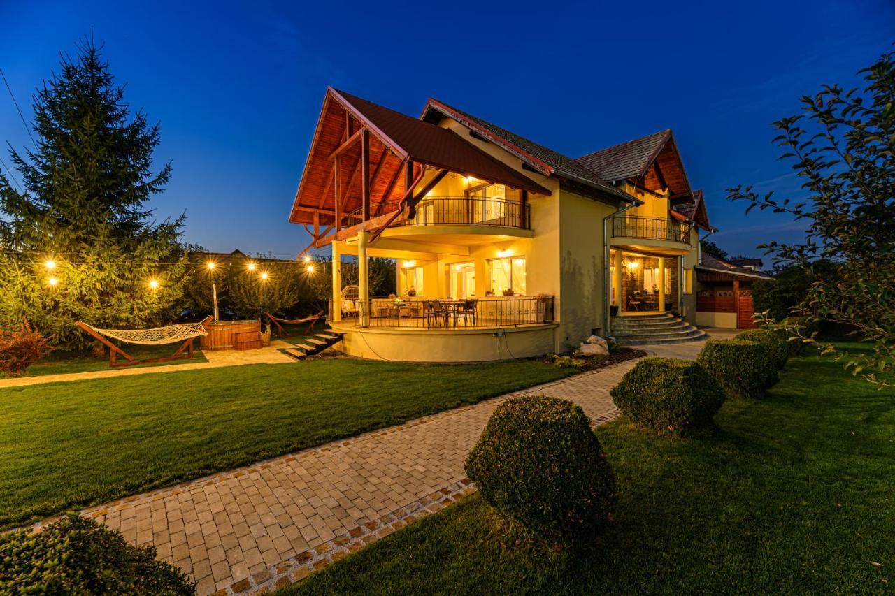 Orchard Villa Braşov Extérieur photo